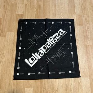 brand new Lollapolooza 2019 bandana